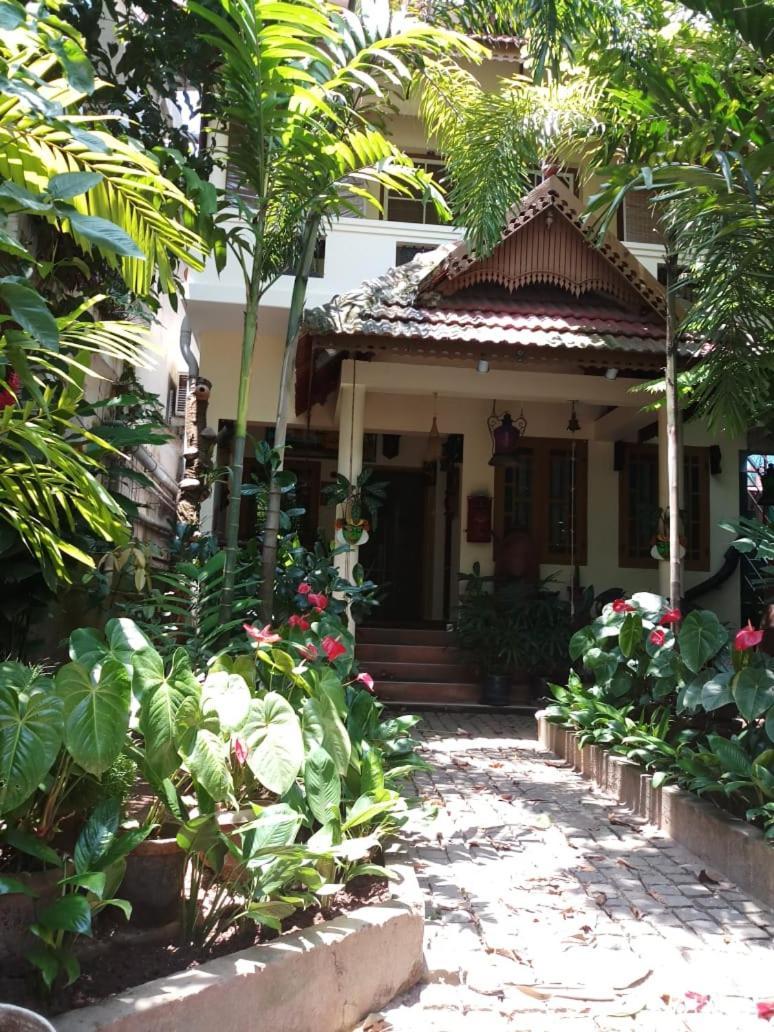 Heavenly Homestay Kochi Bagian luar foto